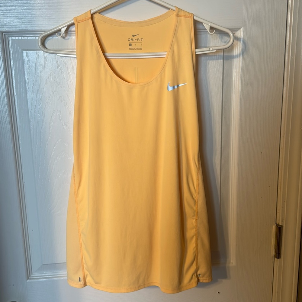 Dri-Fit sleeveless shirt. Size L